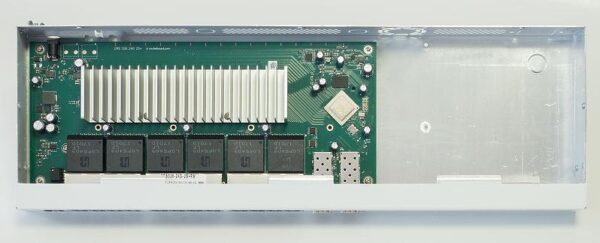 MIKROTIK ROUTERBOARD CRS326-24S+2Q+RM - obrazek 3